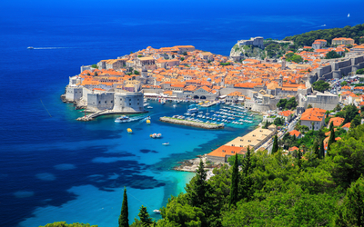 Surlarla çevrili şehrin panoramik manzarası, Dubrovnik Hırvatistan