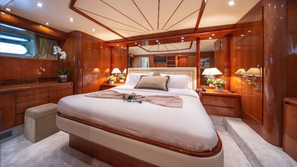 Guest cabin for two on board motor yacht Efmaria picture 1