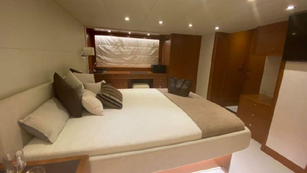 Guest cabin for two on the motor yacht My Way image 2