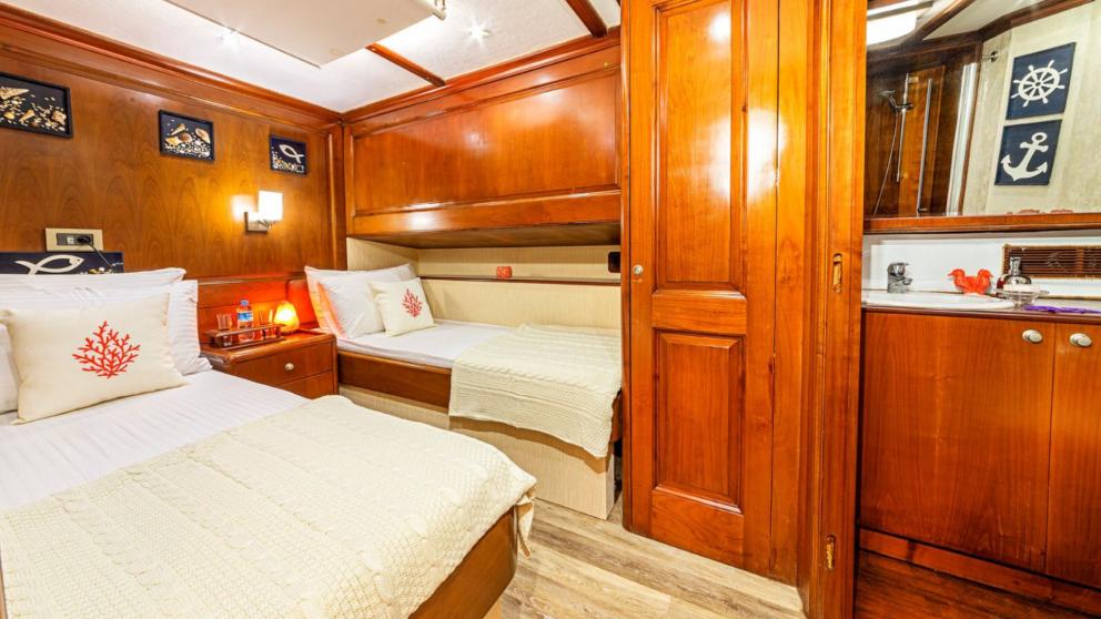 Das Segelgullet mit zwei Betten im Zimmer bietet ausreichend Platz für seine Gäste.