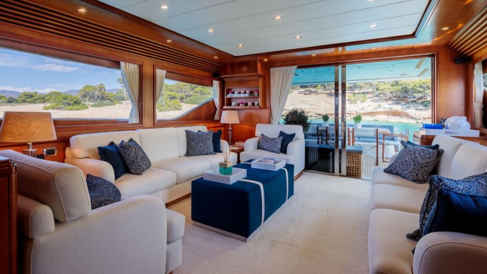 Comfortable and spacious saloon of Motoryacht Freedom