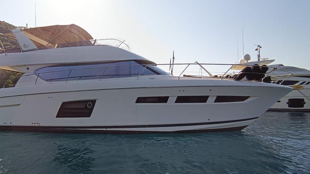 Exterior view of motor yacht My Way image 4
