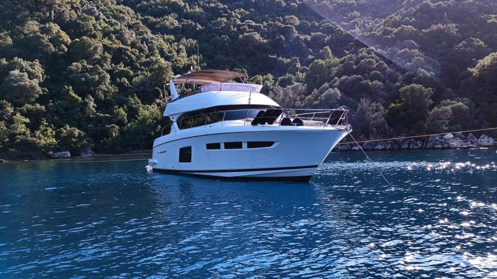 Exterior view of motor yacht My Way image 5