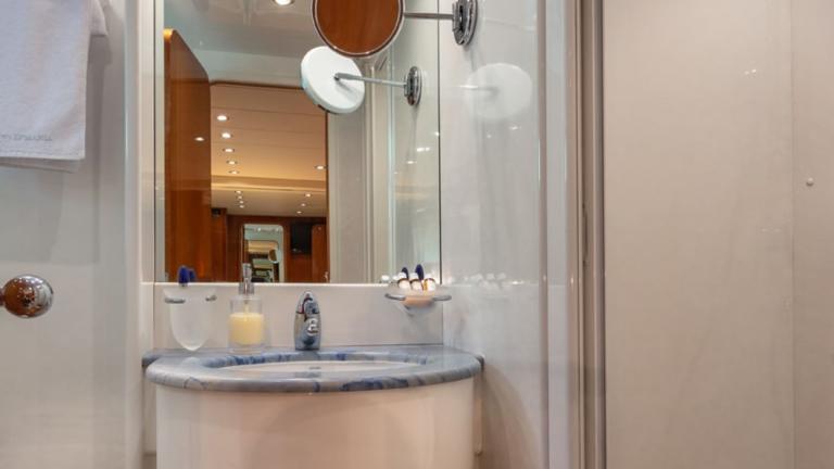 Guest bathroom of luxury motor yacht Efmaria picture 2