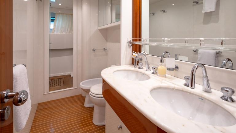 Guest bathroom of luxury motor yacht Efmaria picture 1