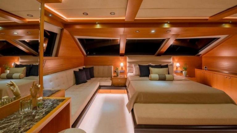 Luxury master cabin for two on the motor yacht Panfeliss picture 1